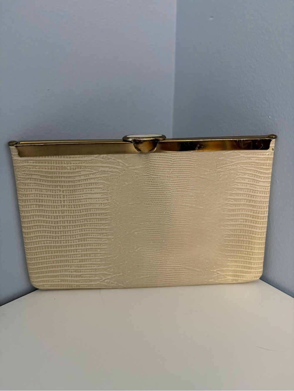 Vintage Elegant Cream Lizard-Texture Metal-Trim Clutch